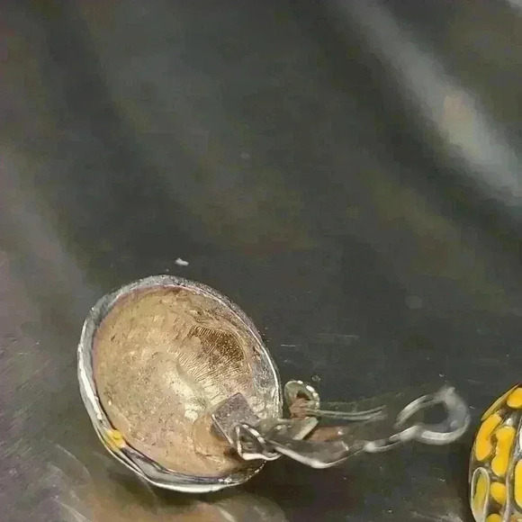 Vintage yellow silver enamel earrings clip-on style - Picture 5 of 6